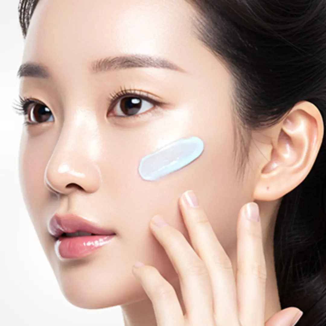 Medicube Zero Pore Moisture Sun Serum in 50ml bottle, lightweight sun protection serum with hydrating and pore-refining benefits.