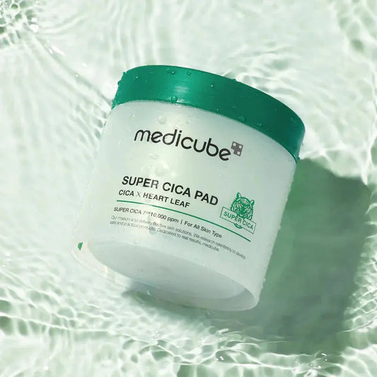 Medicube Super Cica Pad toner pads with 70 pieces, soothing skincare product for gentle skin renewal and hydration.