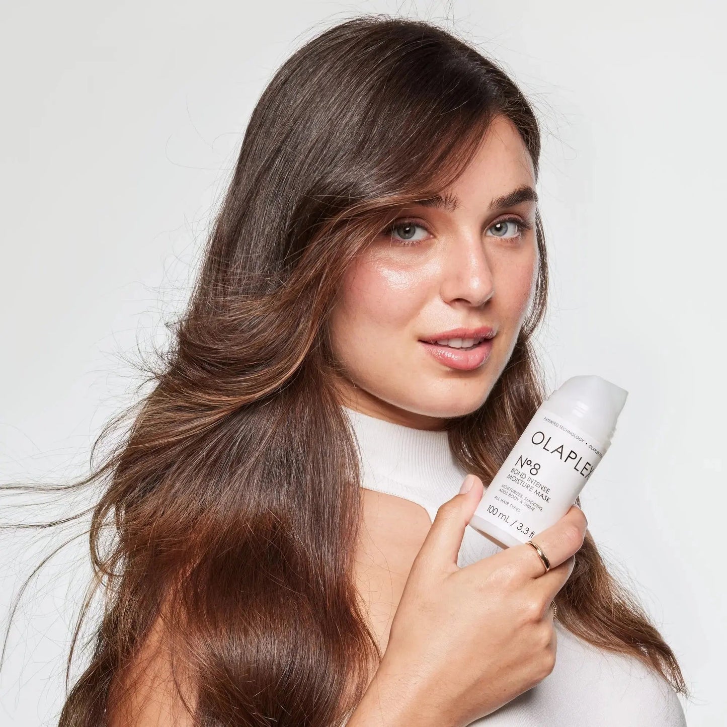 OLAPLEX Nº.8 Bond Intense Moisture Mask in 150 ml jar, nourishing hair treatment with brand logo visible, for deep hydration.