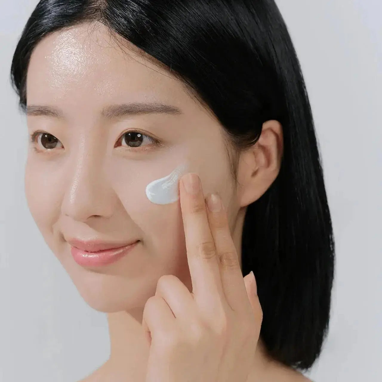 Madagascar Centella Hyalu-Cica Water-Fit Sun Serum (SPF50+ PA++++) - 50 ml SKIN 1004