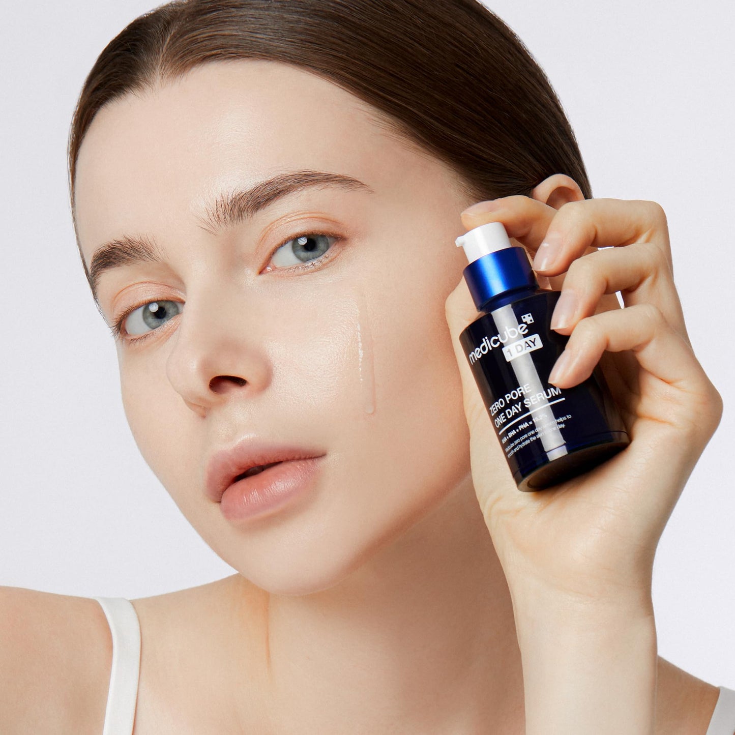 Medicube Zero Pore One Day Serum 30ml bottle with sleek packaging, designed to minimize pores and improve skin clarity.
