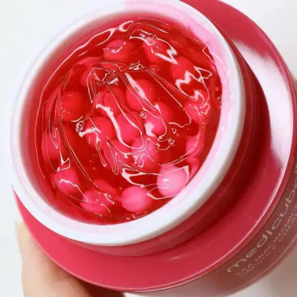 Medcube TXA Niacinamide Capsule Cream 55g, a skincare cream with capsules featuring niacinamide for brightening and skin health.