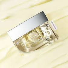 Numbuzin No.5 Vitamin Glutathione Dark Spot Cream in a jar, showing the cream's smooth texture and packaging details.