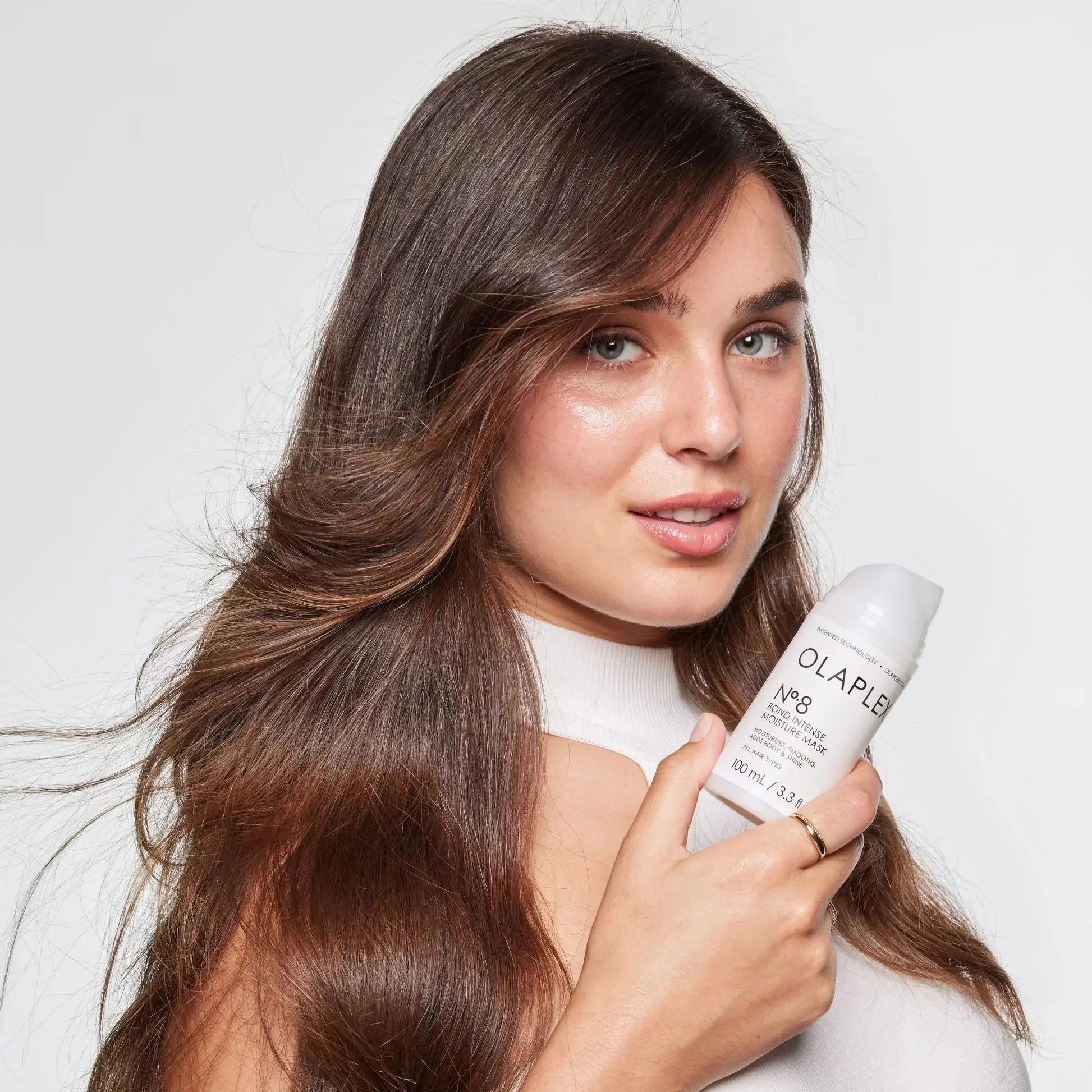 OLAPLEX Nº.8 Bond Intense Moisture Mask in 150 ml jar, nourishing hair treatment with brand logo visible, for deep hydration.