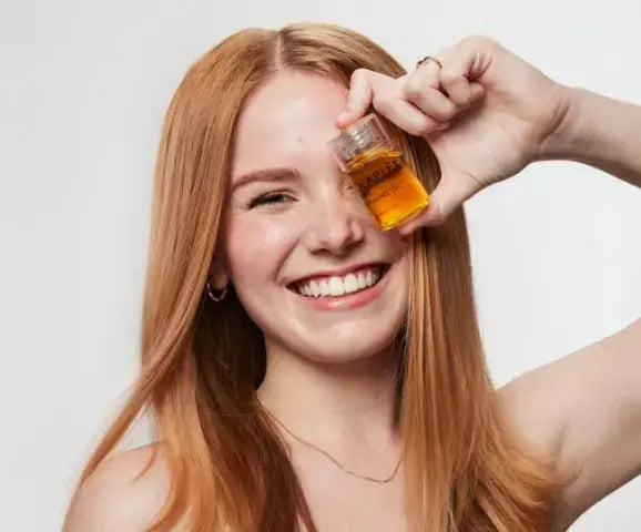 OLAPLEX No. 7 Bonding Oil 30ml bottle with dropper for nourishing and repairing hair, lightweight leave-in treatment.