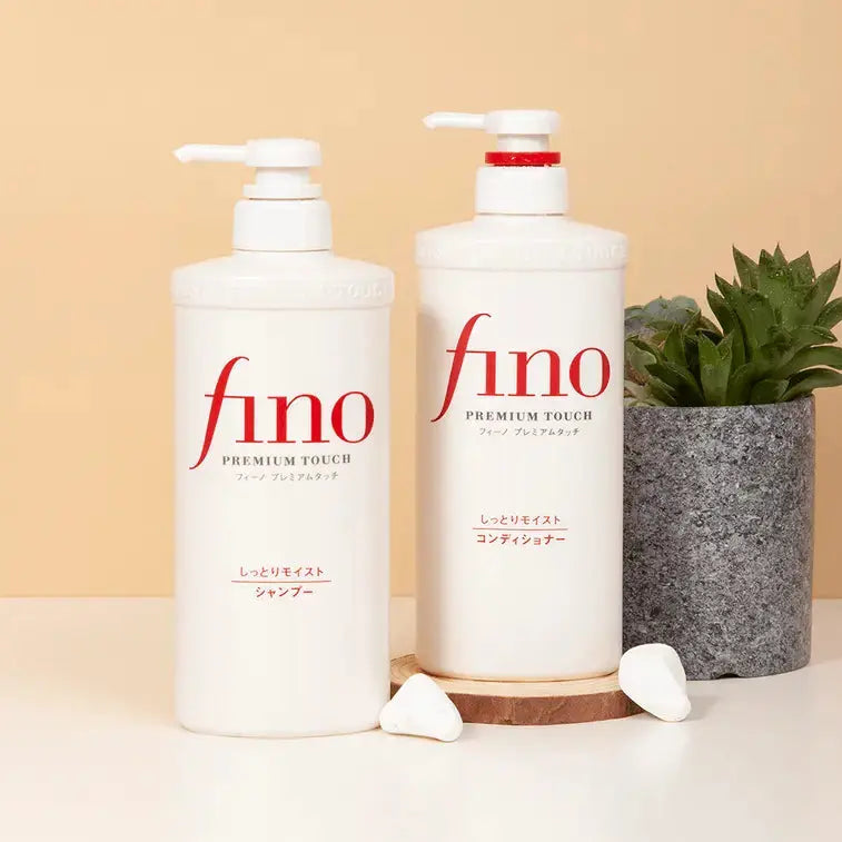 SHISEIDO FINO Premium Touch Moist Shampoo and Conditioner bottles, 550 ml, for nourishing and moisturizing hair care.
