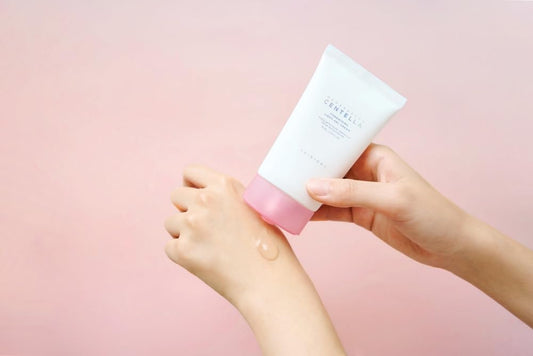 SKIN1004 Madagascar Centella Pore-Reducing Light Gel Cream in a jar, featuring a smooth, lightweight texture with natural ingredients.