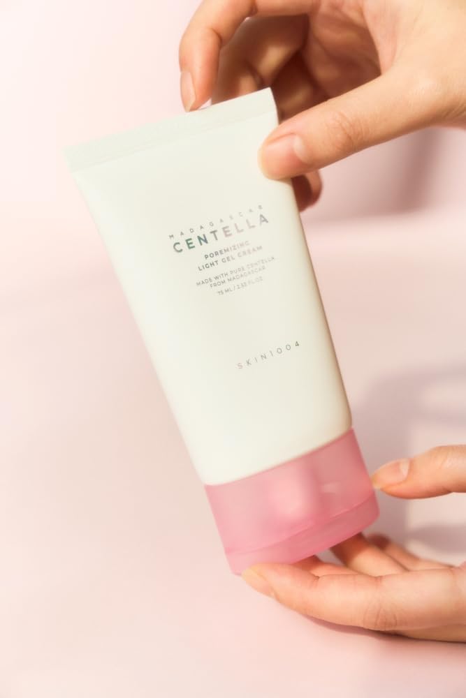 SKIN 1004 Madagascar Centella Pore Minimizing Light Gel Cream, a soothing skincare product in a light gel texture.