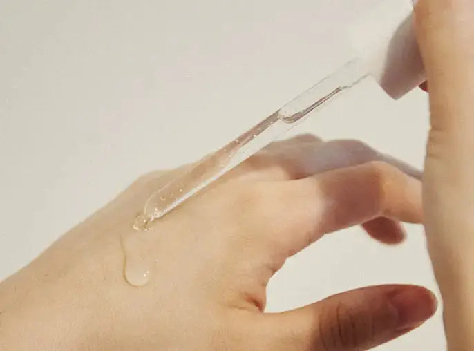SKIN1004 Madagascar Poremizing Fresh Ampoule 100 ml bottle with clear liquid and minimalist label, skincare product for pore care.