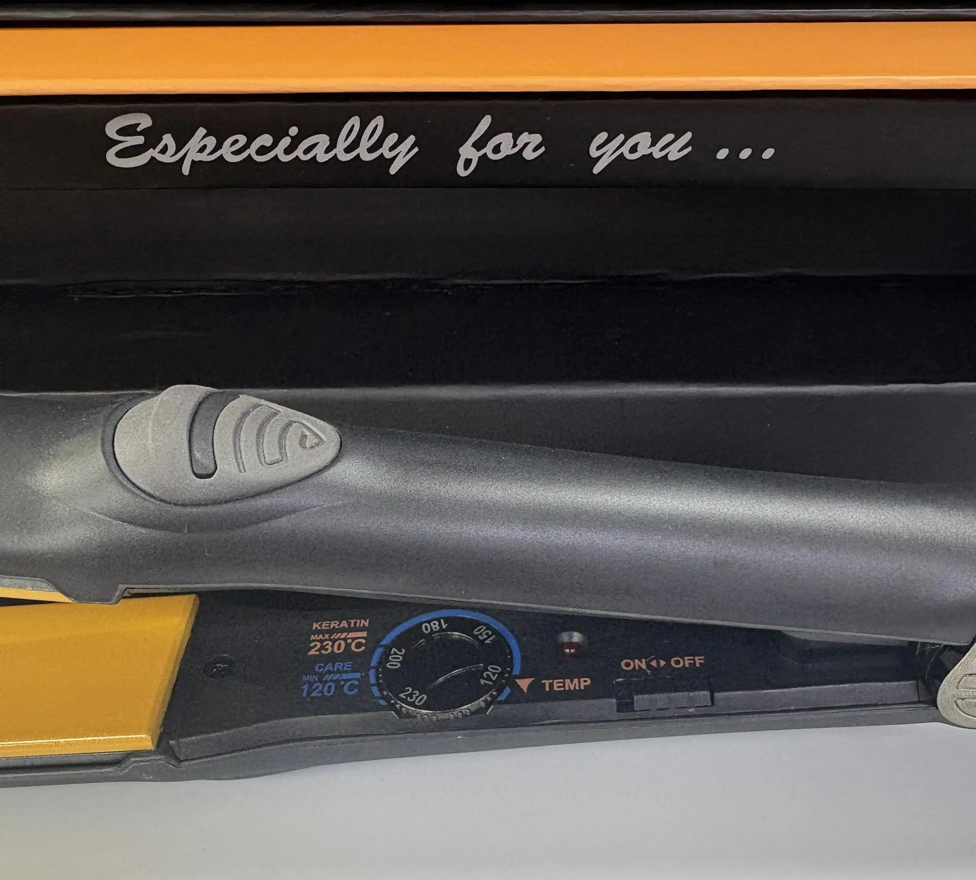 X CARE Professional Hair Straightener at 230°C with ceramic plates for smooth, sleek styling.